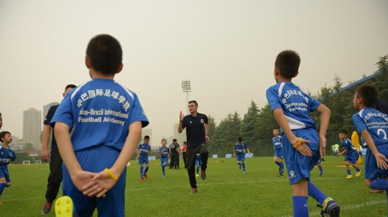 C7娱乐app-包含球队备战无缘胜利，教练组开始调整战术的词条