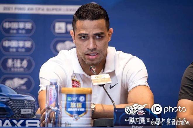 重庆队后防表现神勇，稳固防线成为突出的简单介绍