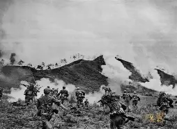 阿贾克斯独臂将军奋勇作战，带队取胜