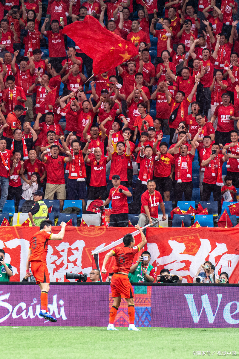 C7娱乐下载-激烈对抗引人注目，中国队在赛场上大放异彩(中国队比赛的视频)