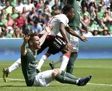 包含圣埃蒂安战胜马赛，法国足坛悬念不断的词条