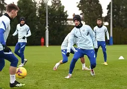 C7娱乐官网-切尔西抢夺英超前四，积极备战残酷竞争